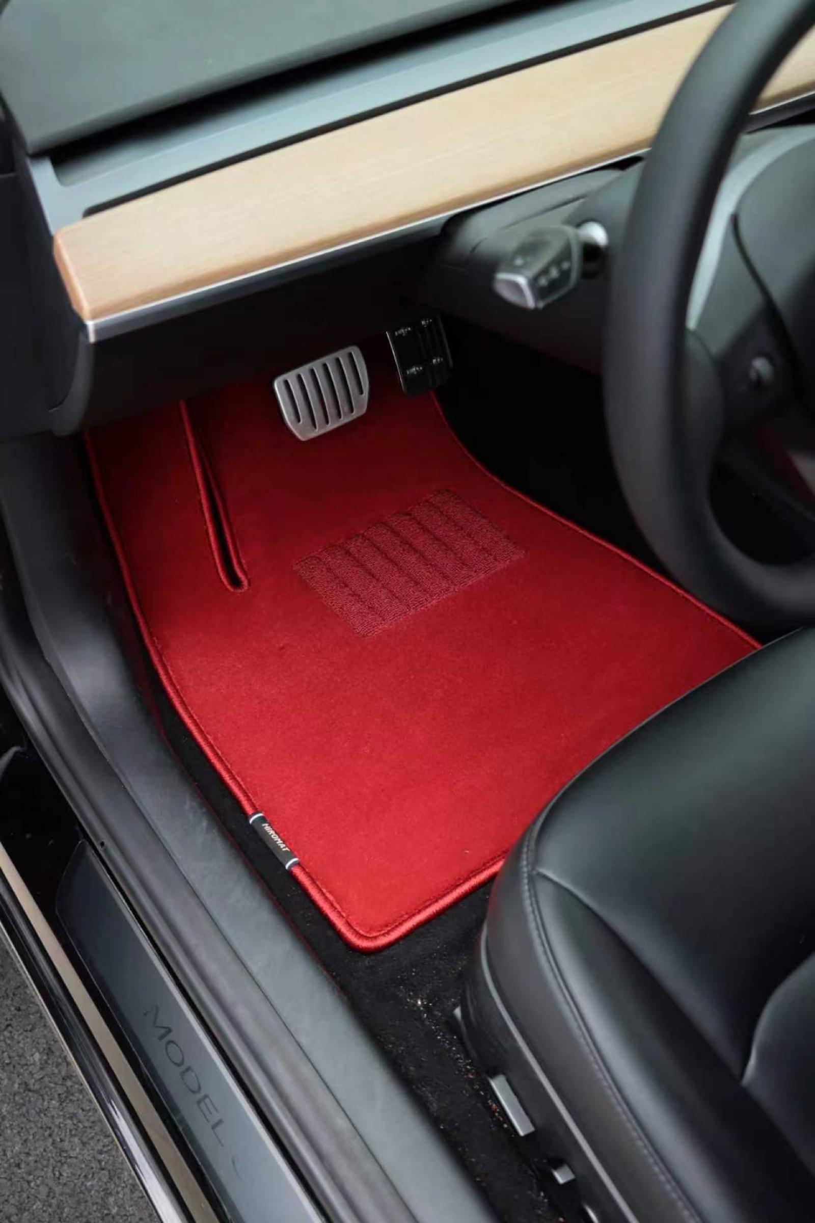 Tesla Model Y · 红色内饰方案 安装 HIROMAT 专车适配实拍实拍
