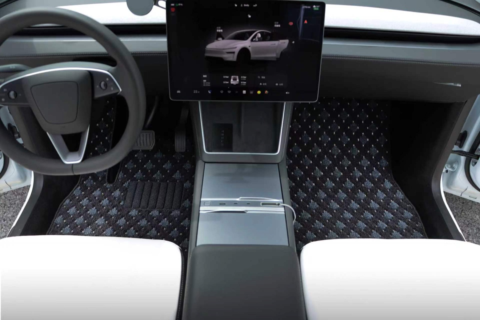 Tesla Model Y 焕新版 安装 HIROMAT 专车适配实拍实拍